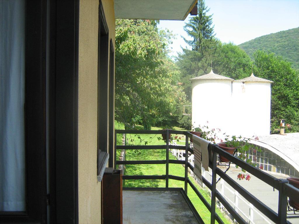 Fattoria Del Pino Bed and Breakfast Orta San Giulio Habitación foto